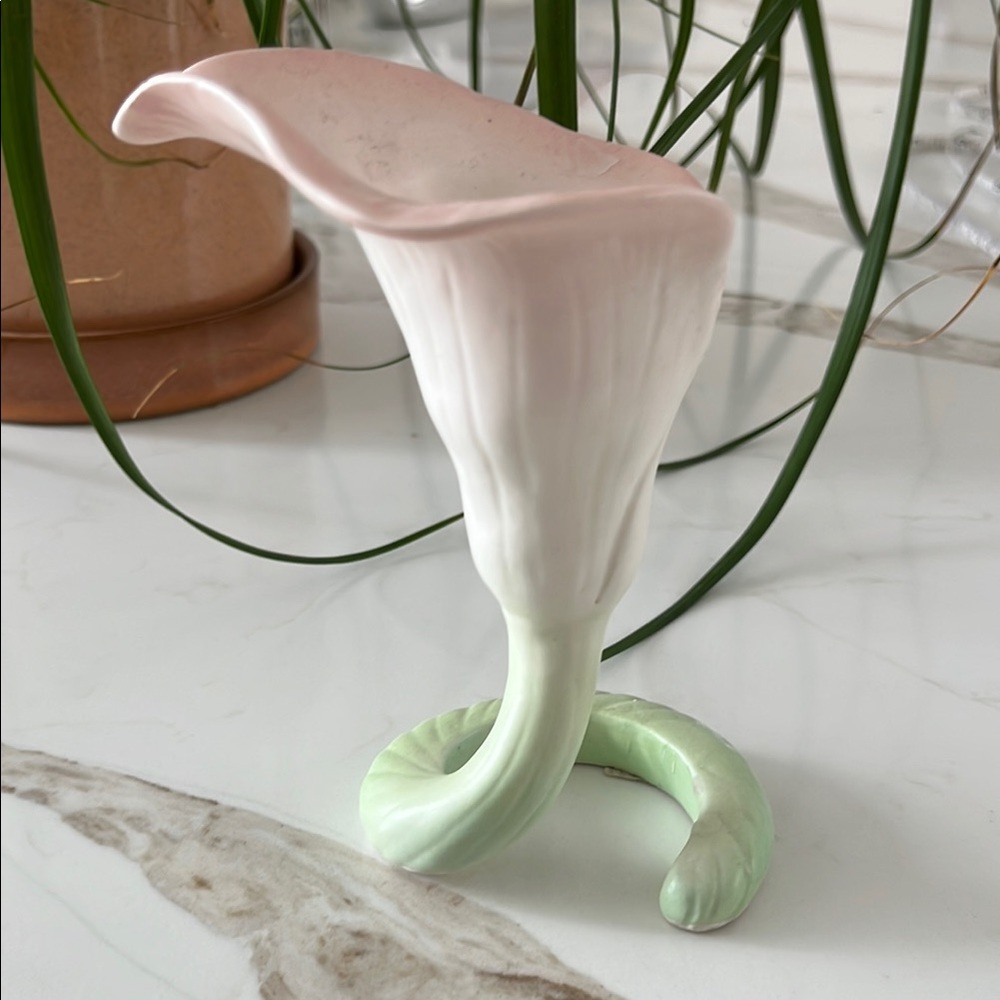 Lovely Fitz and Floyd bisque finish green pink cream Cala lily candle holder
